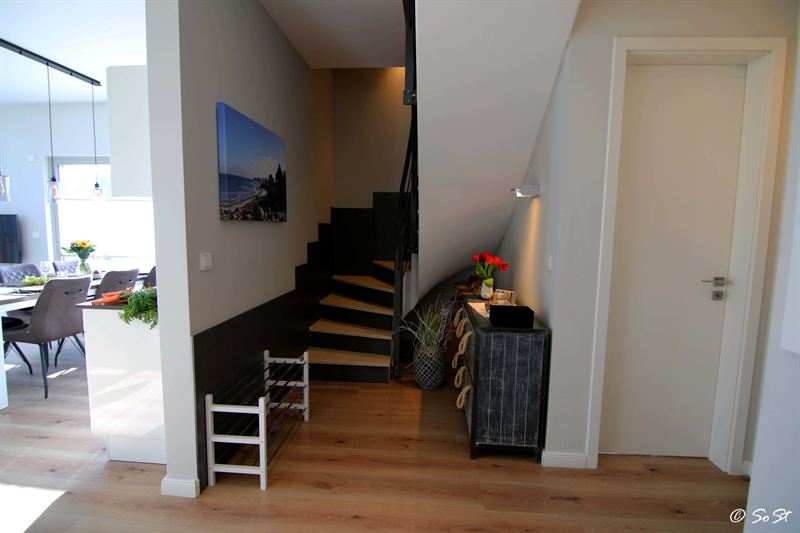 Eingangsbereich mit Treppe ins Obergeschoss