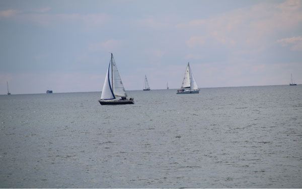 Segelboote auf dem Wasser