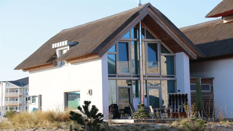 Ferienhaus mit Terrasse und Strandkorb